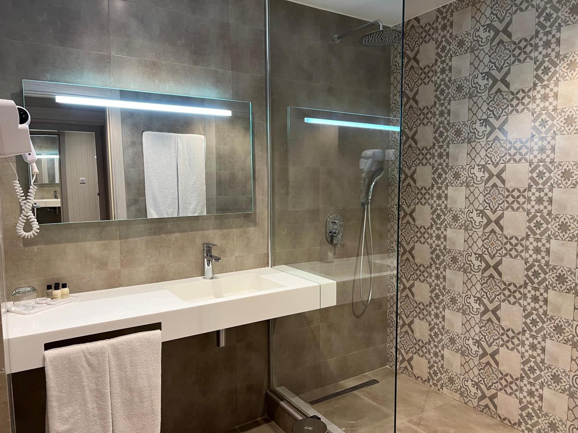 Hotel Ben Aouda & Spa Tipaza ภายนอก รูปภาพ