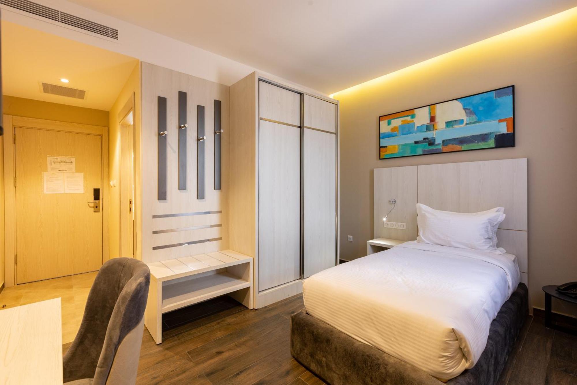 Hotel Ben Aouda & Spa Tipaza ภายนอก รูปภาพ